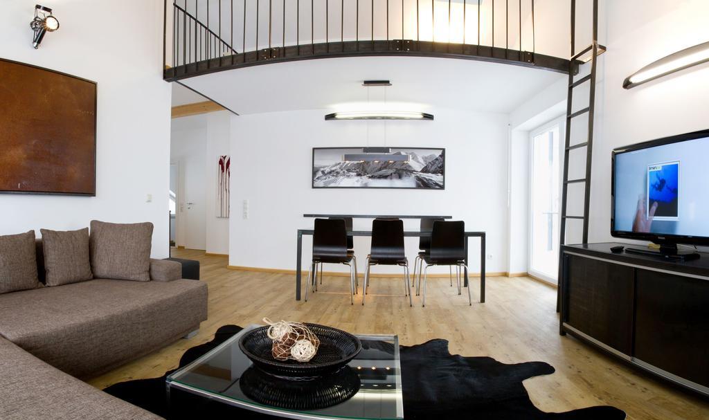 Arnsteiner Apartments เซลล์อัมเซ ภายนอก รูปภาพ
