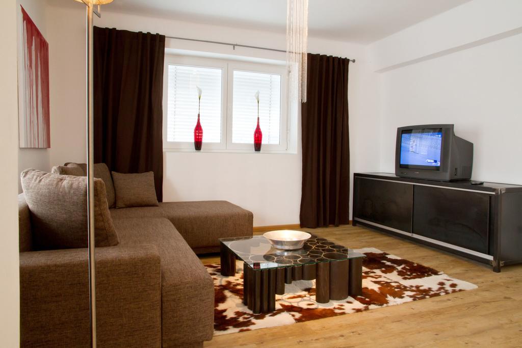 Arnsteiner Apartments เซลล์อัมเซ ภายนอก รูปภาพ